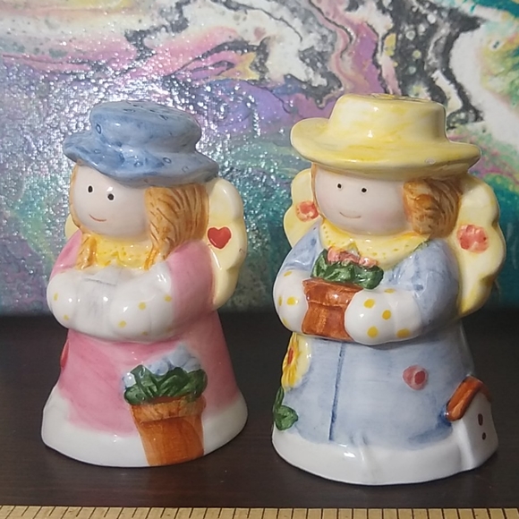 Adorable angelic Salt & Pepper shakers set - Picture 1 of 7